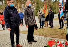 Z uroczystości  składania kwiatów w miejscu upamiętniającym Żołnierzy Wyklętych