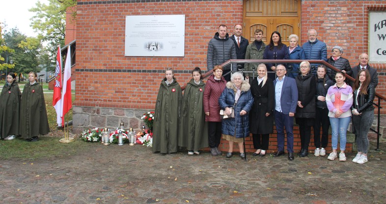 Upamiętnili mieszkańców Powiatu Jarocińskiego osadzonych w obozie przesiedleńczym